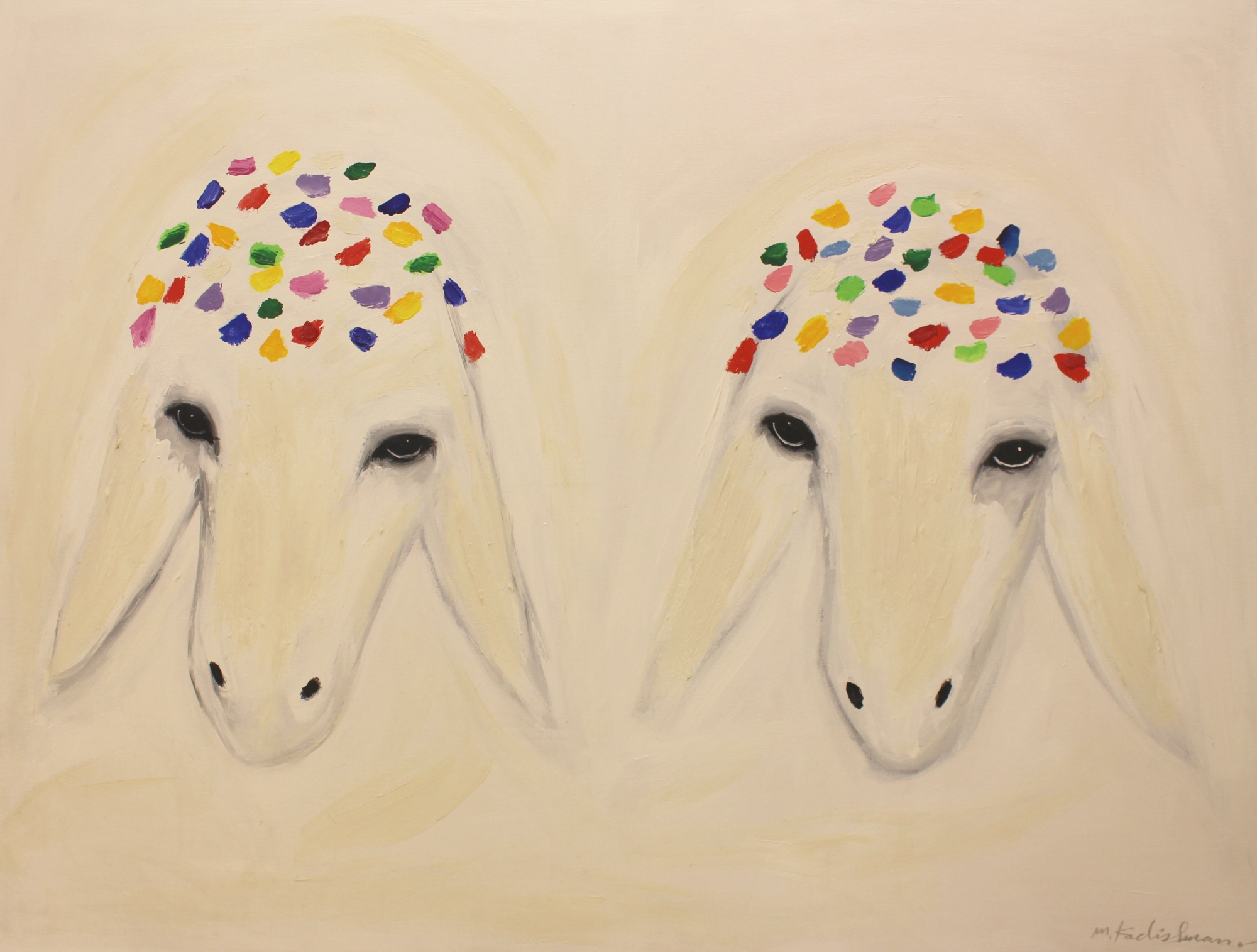 שני ראשי כבש לבנים עם נזר