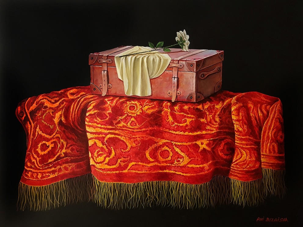 מזוודה עם שטיח אדום